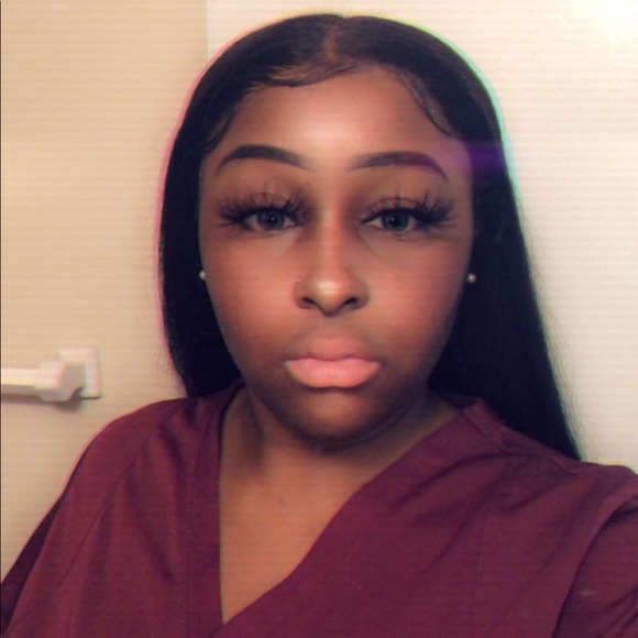 Meet your Posher, Emily - Picture 2 of 3